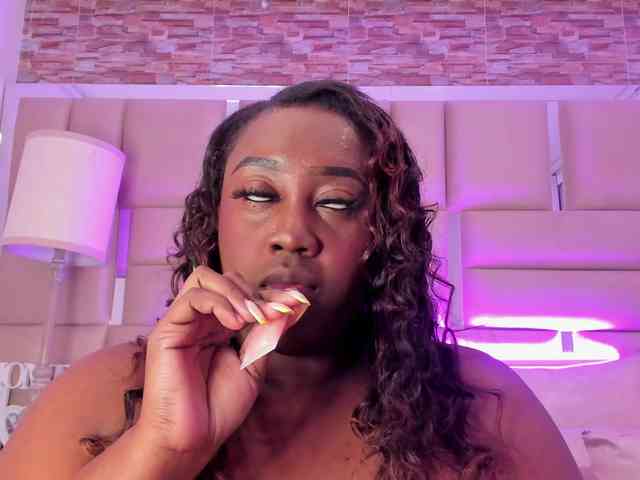 ShaniaBrown webcam