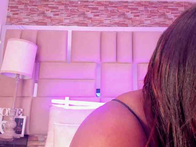 ShaniaBrown webcam