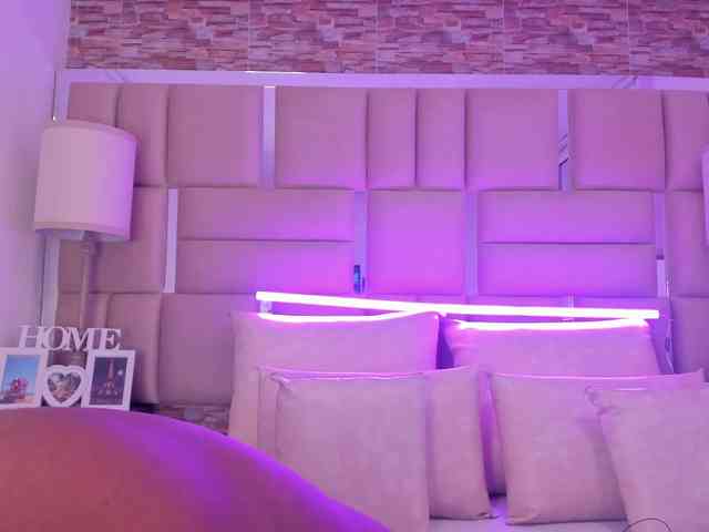 ShaniaBrown webcam