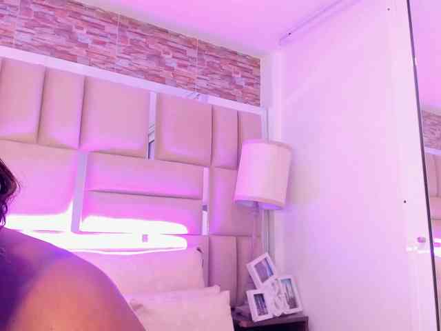 ShaniaBrown webcam