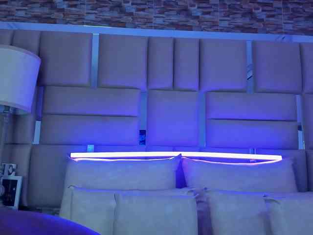 ShaniaBrown webcam