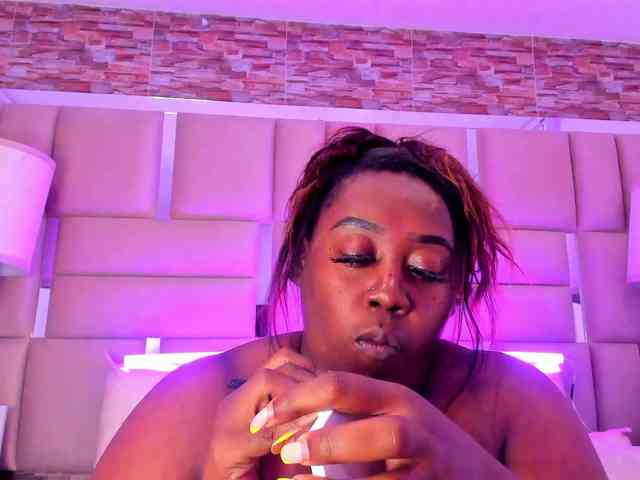 ShaniaBrown webcam