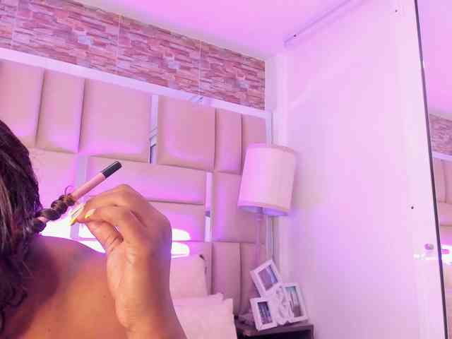 ShaniaBrown webcam