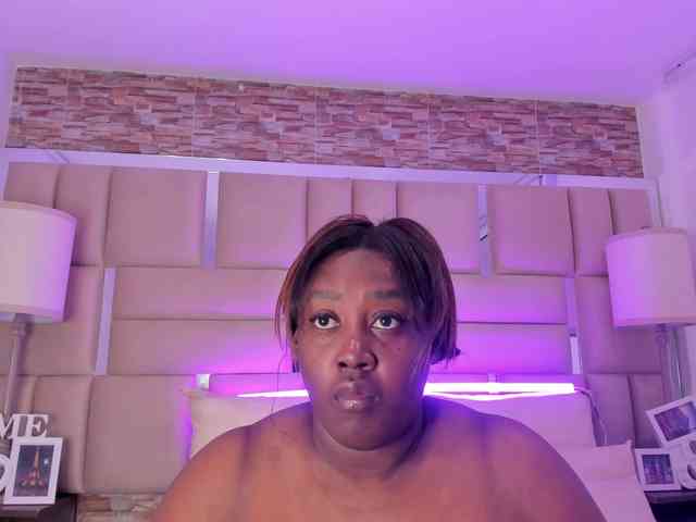 ShaniaBrown webcam