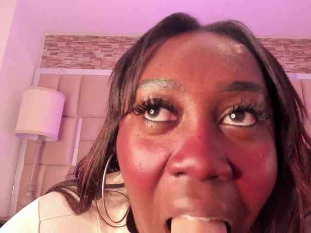 ShaniaBrown Live Webcam on BongaCams