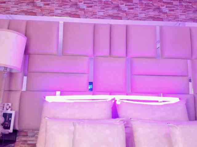 ShaniaBrown webcam