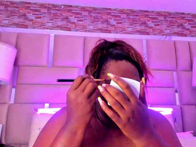 ShaniaBrown webcam