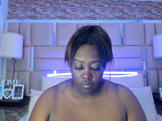 ShaniaBrown webcam