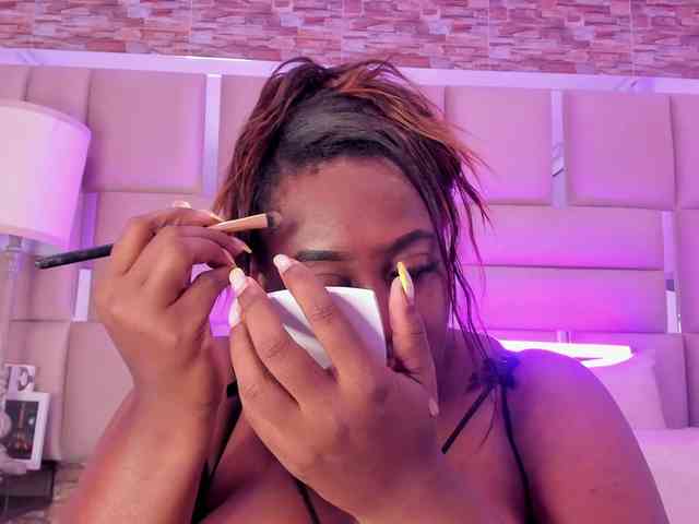 ShaniaBrown webcam