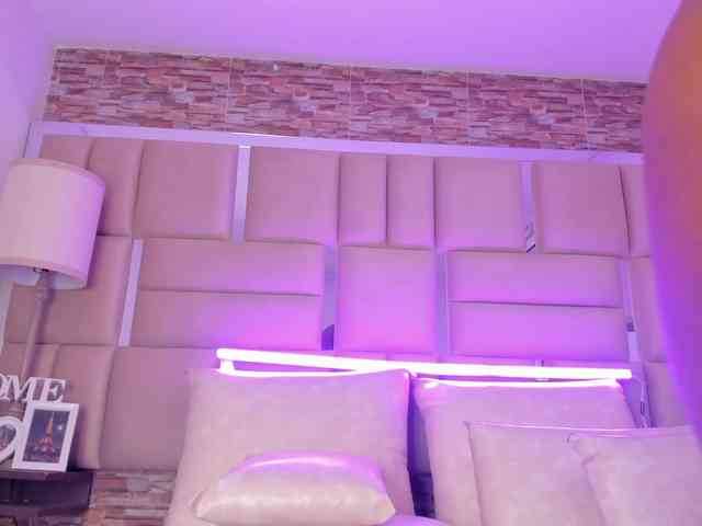ShaniaBrown webcam