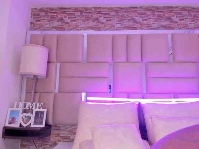 ShaniaBrown webcam