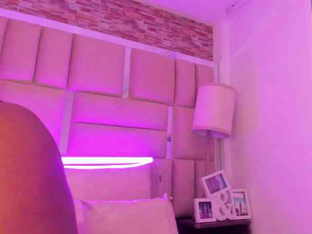 ShaniaBrown webcam