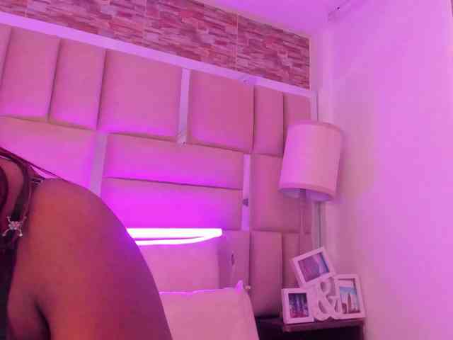 ShaniaBrown webcam