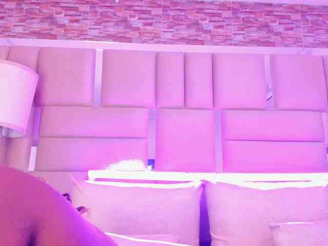 ShaniaBrown webcam