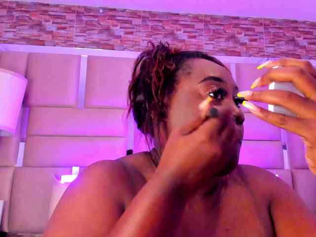 ShaniaBrown webcam