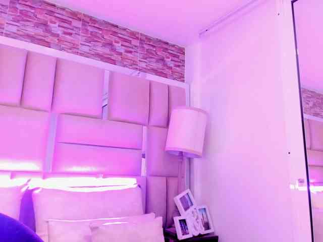 ShaniaBrown webcam