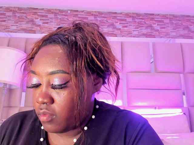 ShaniaBrown webcam
