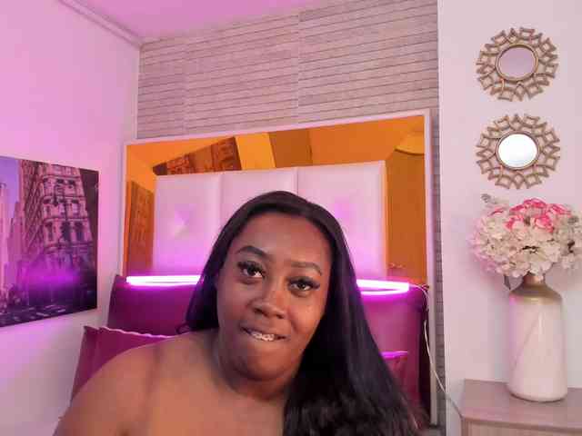 ShaniaBrown webcam