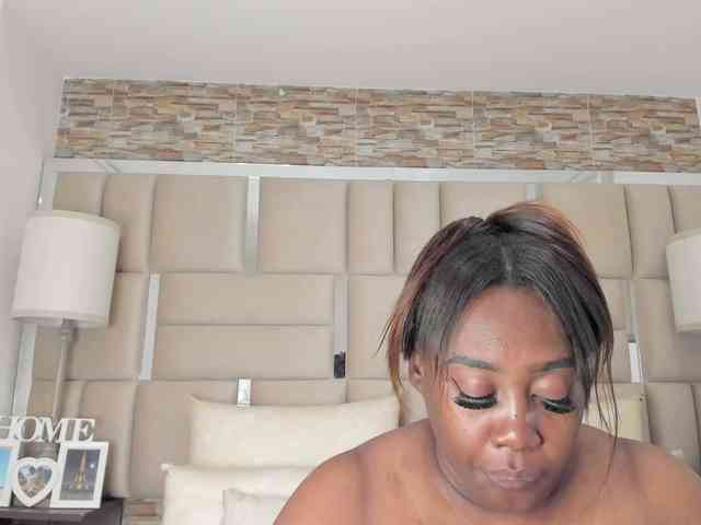 ShaniaBrown webcam