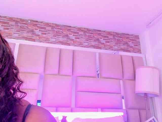 ShaniaBrown webcam