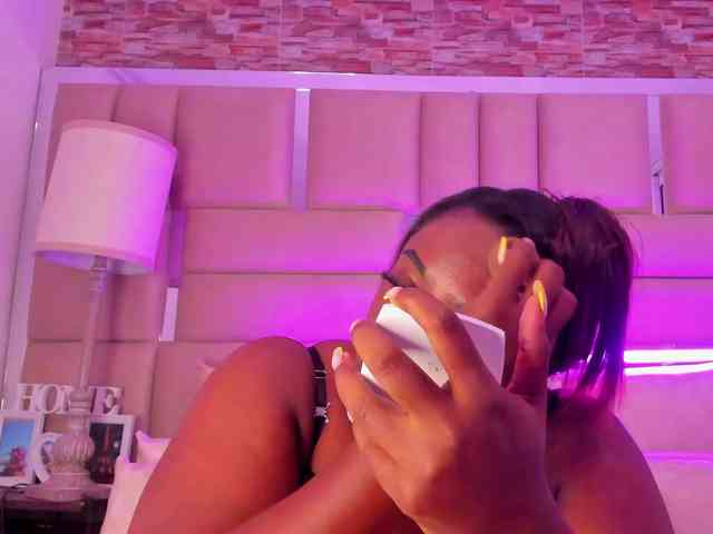 ShaniaBrown webcam