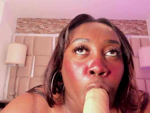 ShaniaBrown webcam