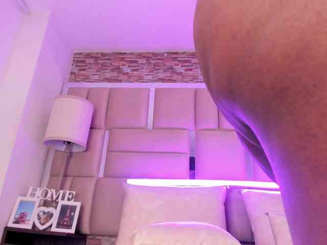 ShaniaBrown webcam