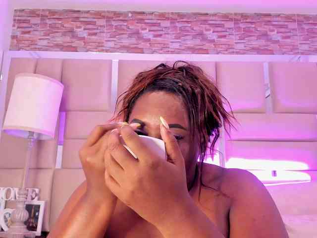 ShaniaBrown webcam