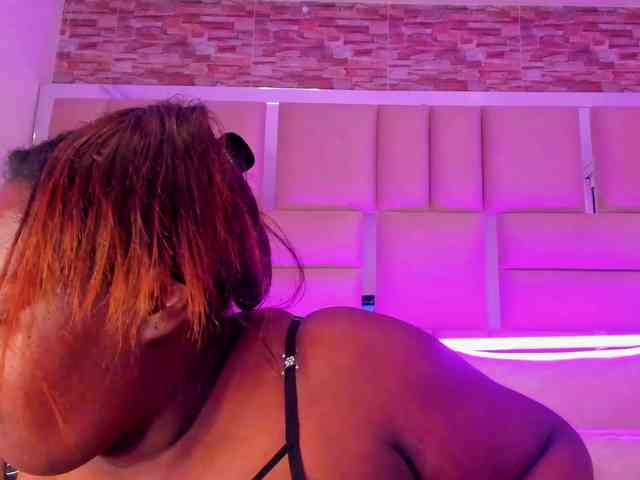 ShaniaBrown webcam