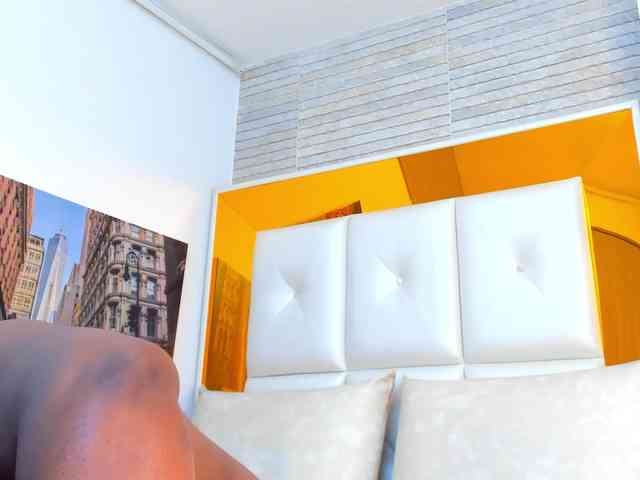 ShaniaBrown webcam