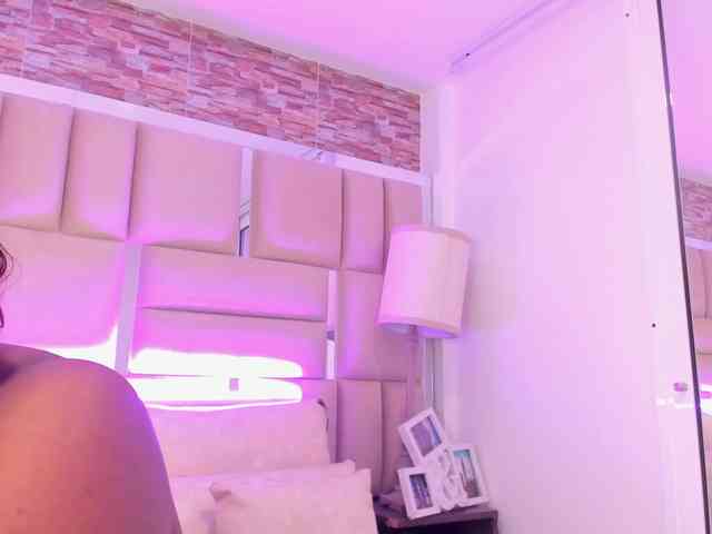 ShaniaBrown webcam