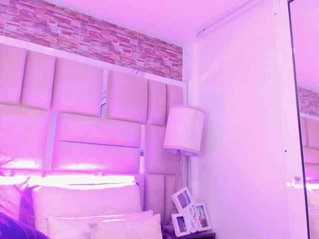 ShaniaBrown webcam