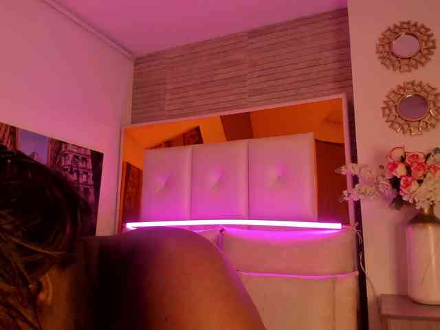 ShaniaBrown webcam
