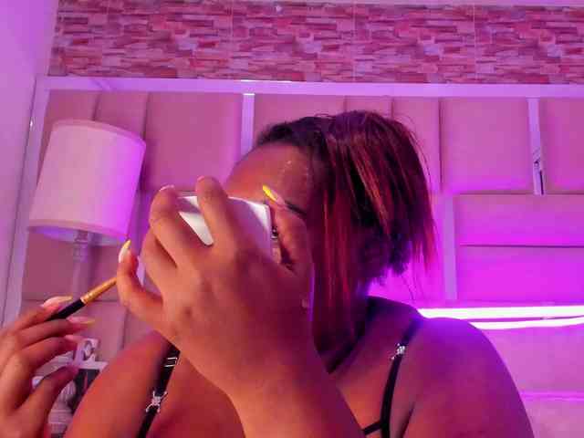 ShaniaBrown webcam