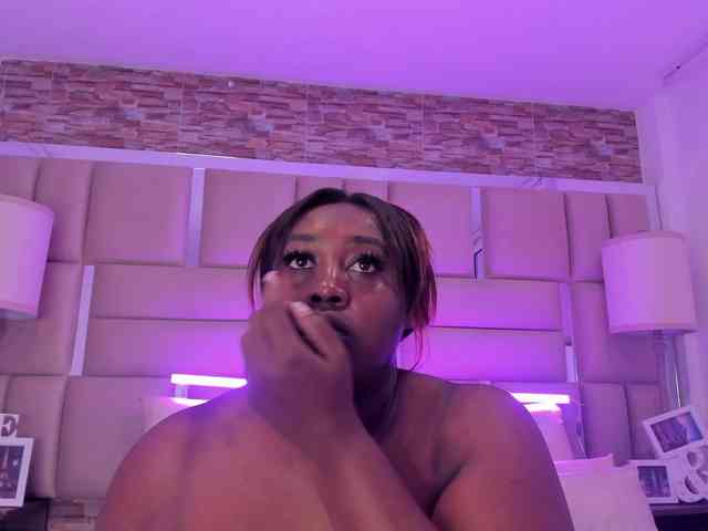 ShaniaBrown webcam