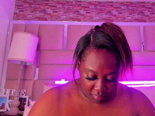 ShaniaBrown webcam