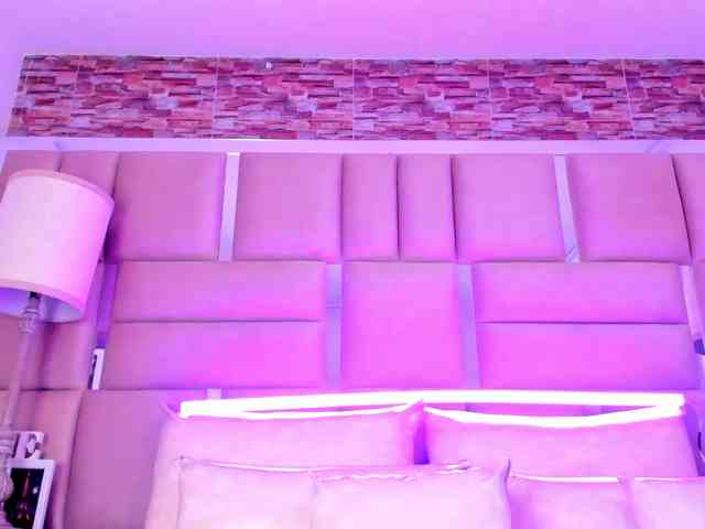 ShaniaBrown webcam