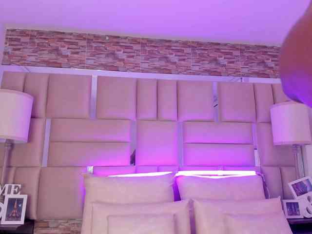 ShaniaBrown webcam