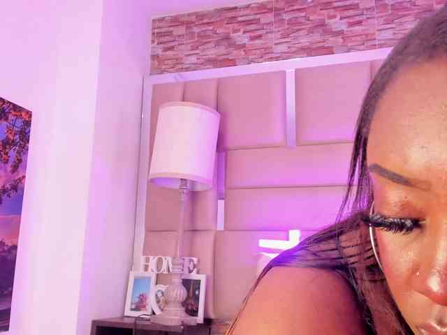 ShaniaBrown webcam