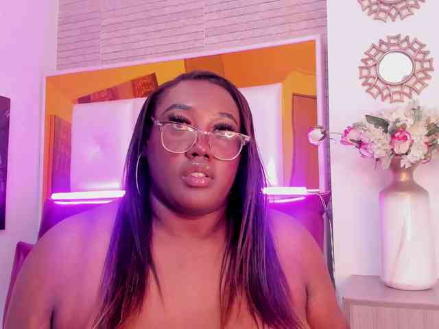 ShaniaBrown webcam