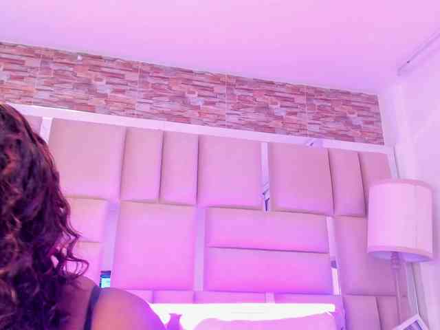 ShaniaBrown webcam