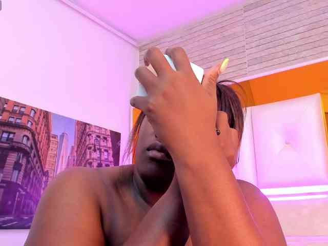 ShaniaBrown webcam