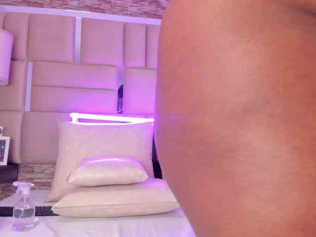 ShaniaBrown webcam