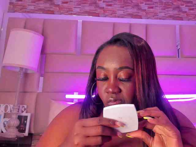 ShaniaBrown webcam