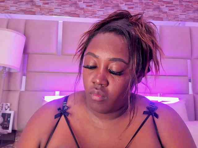 ShaniaBrown webcam
