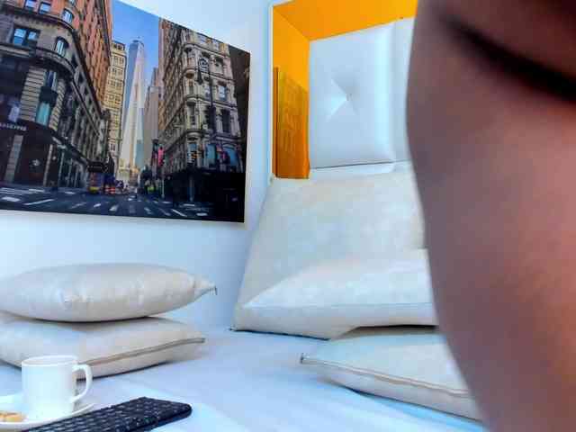 ShaniaBrown webcam