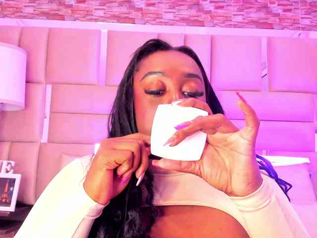ShaniaBrown webcam