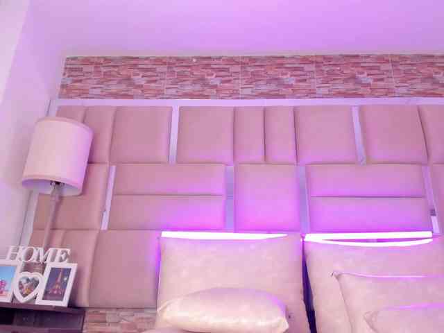ShaniaBrown webcam