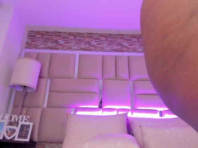 ShaniaBrown webcam