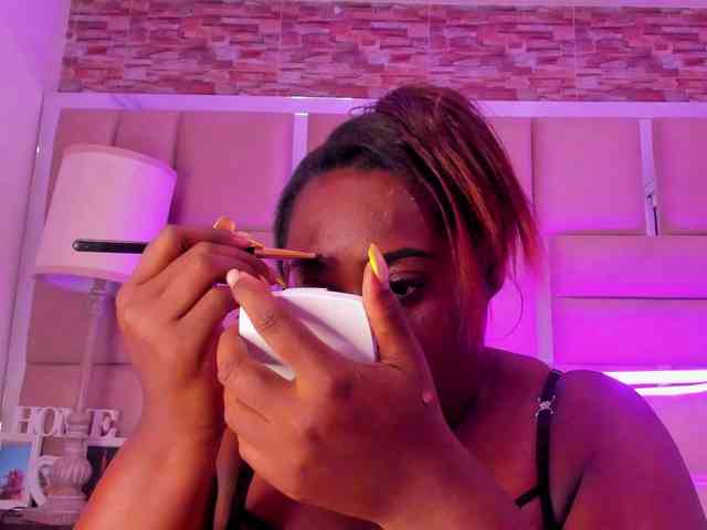 ShaniaBrown webcam